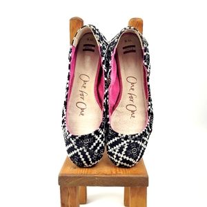 Tom's Aztec Black & White Ballet Flats Size 6